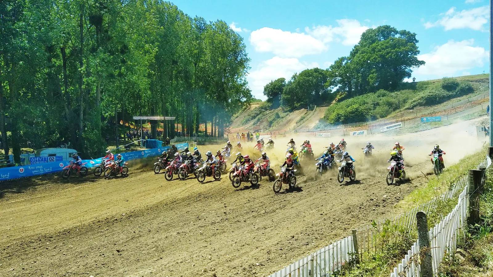 Adapter sa moto cross au terrain : sable, dur, boue